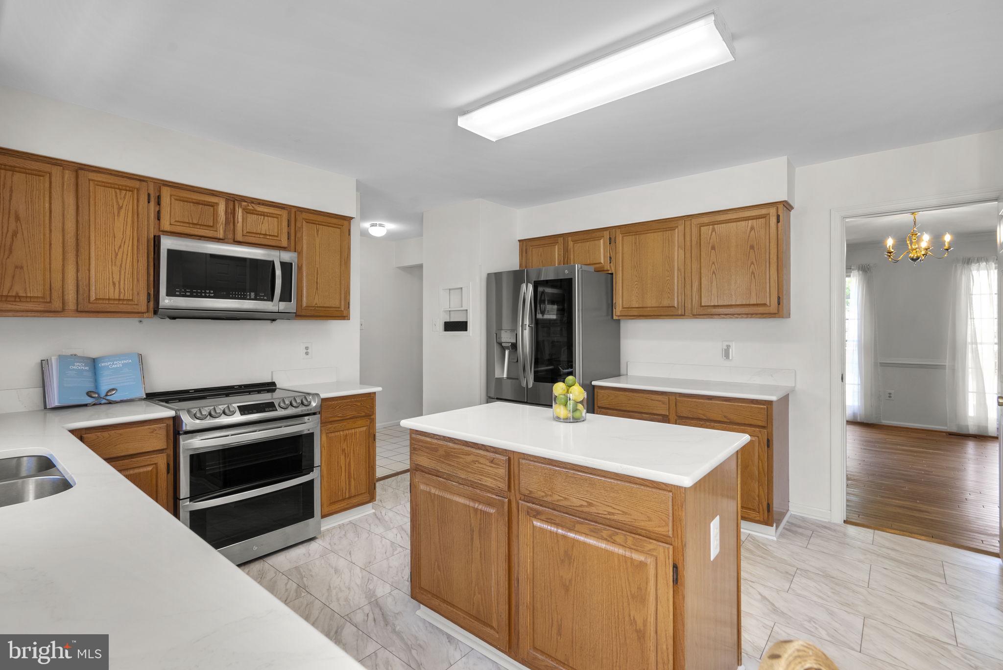 8201 Sandy Stream Road Laurel, MD 20723 - Photo 5 of 51 Upgraded LG stainless steel appliances (2021)