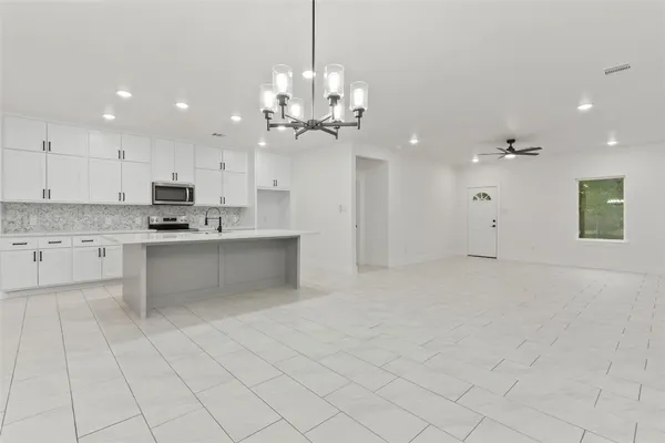 $329,999 | 708 Azalea Street, Waller, TX 77484