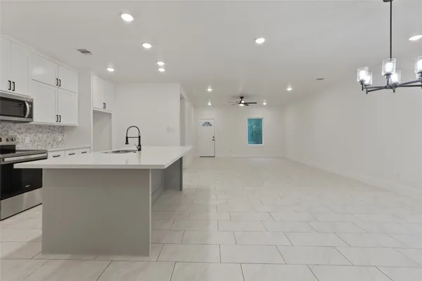 $329,999 | 708 Azalea Street, Waller, TX 77484