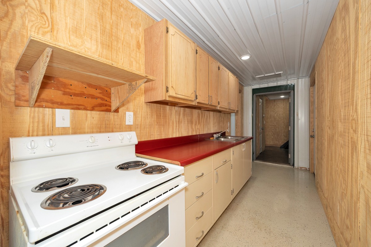 167 Henry Bayless Road Ardmore, TN 38449 - Photo 5 of 30 a kitchen with a stove and a refrigerator