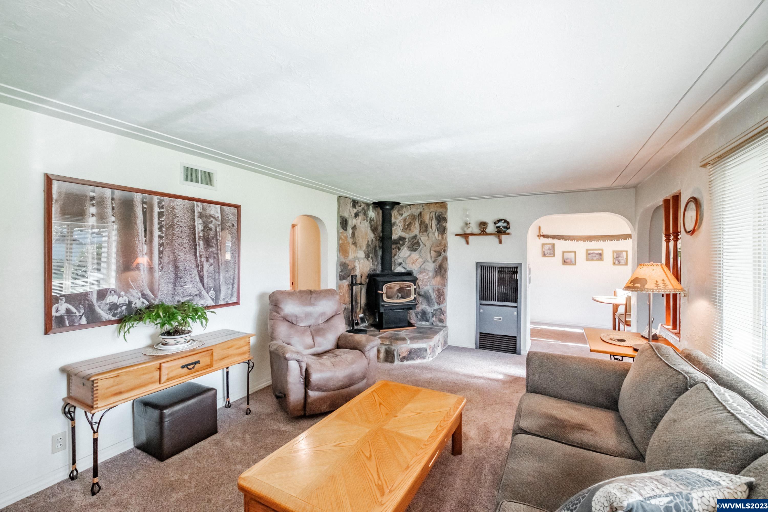4220 Macleay Road Southeast Salem, OR 97317 - Photo 6 of 39 Gallery Image 6