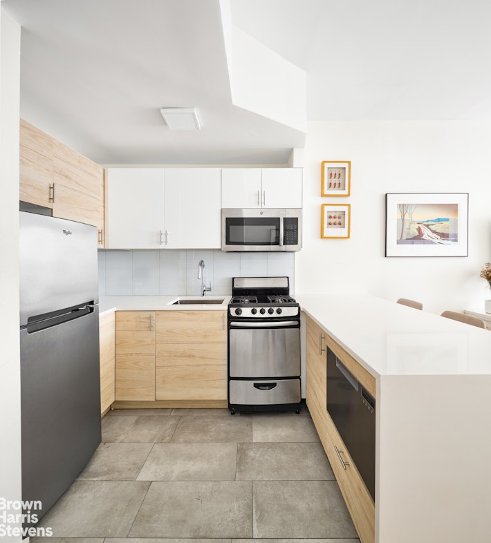 9 Barrow Street, Unit 2J Manhattan, NY 10014 - Photo 11 of 14