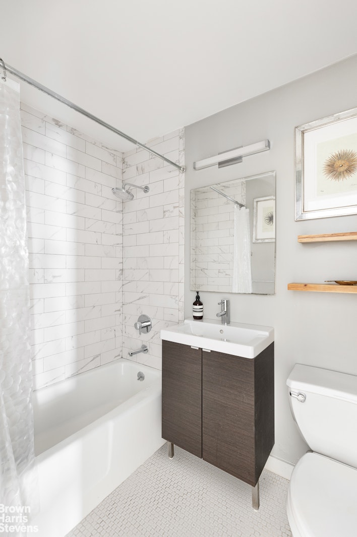 9 Barrow Street, Unit 2J Manhattan, NY 10014 - Photo 12 of 14