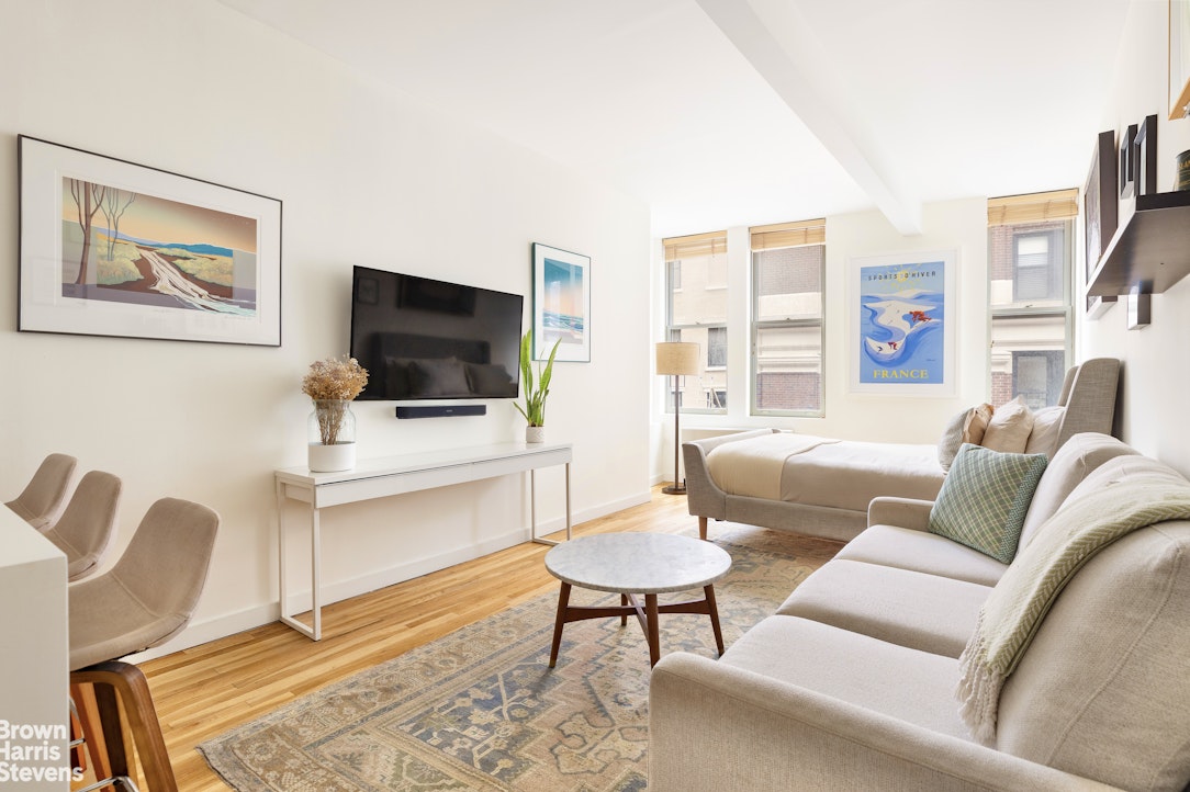 9 Barrow Street, Unit 2J Manhattan, NY 10014 - Photo 5 of 14