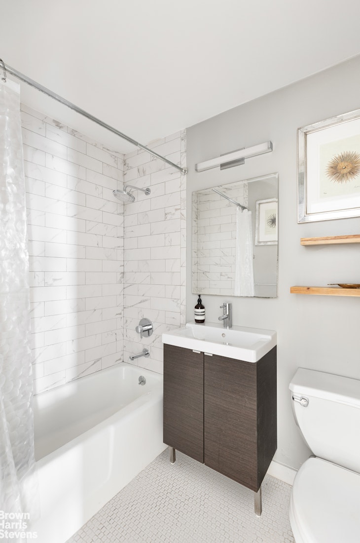 9 Barrow Street, Unit 2J Manhattan, NY 10014 - Photo 6 of 14