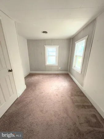 a view of empty room with window