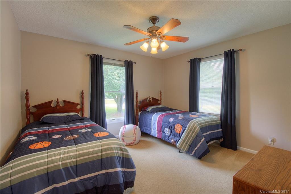 1049 Elliott Road Charlotte, NC 28216 - Photo 8 of 11 Gallery Image 8