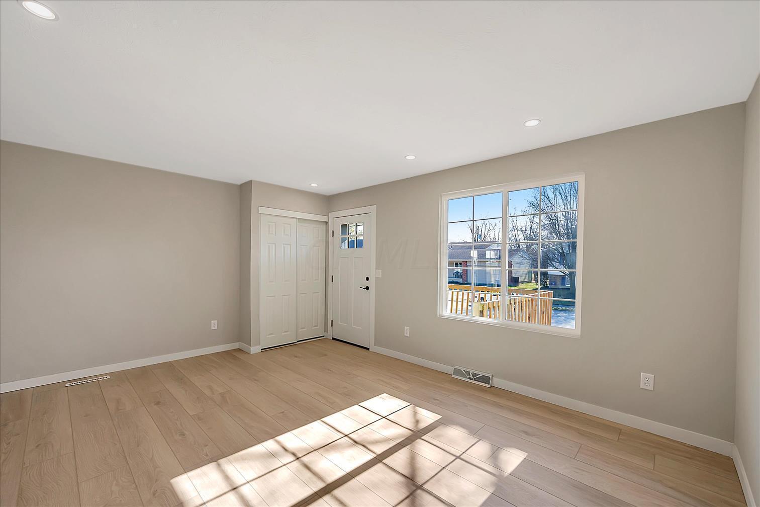 8_f8_226FairwayRd_007