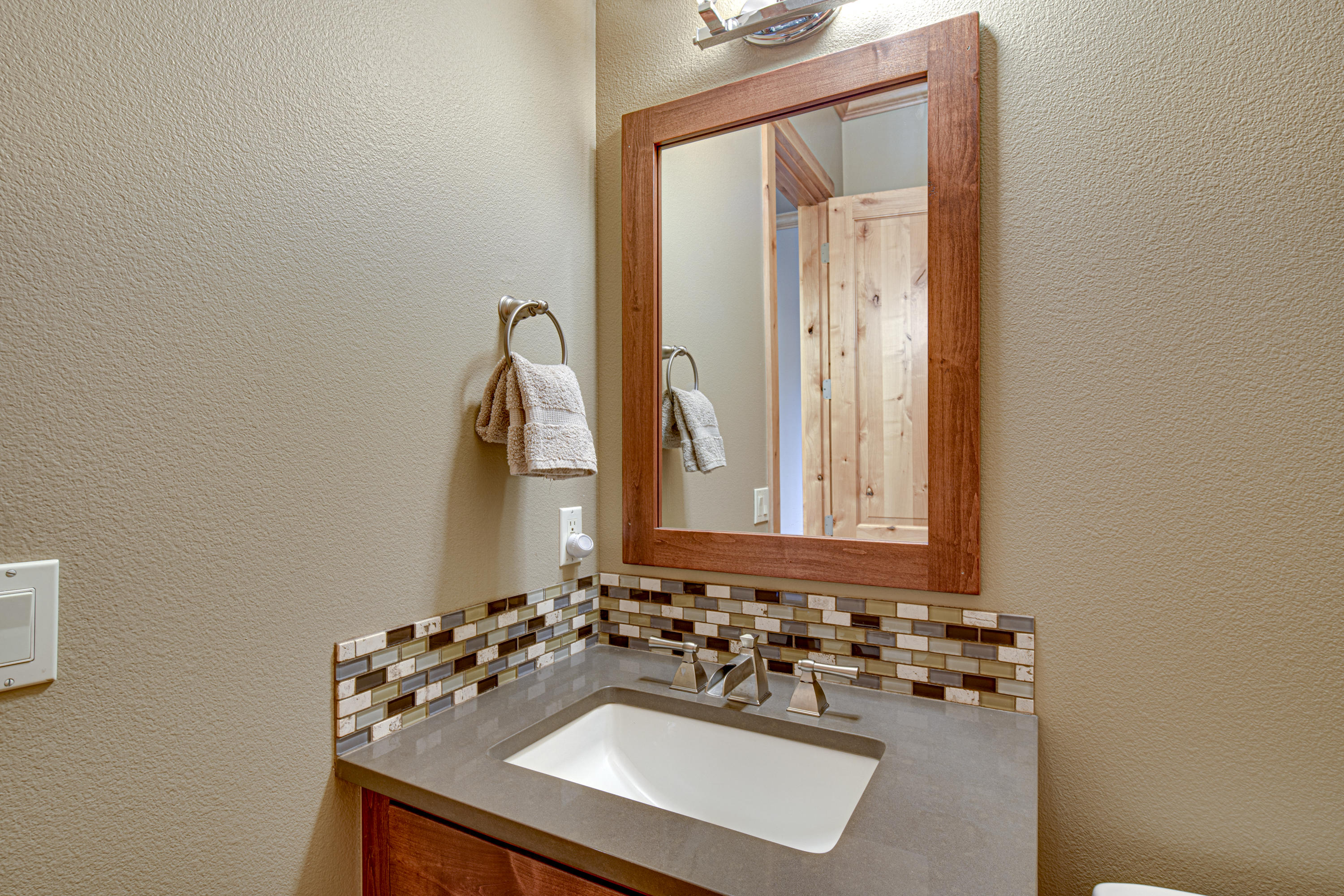 933 Southwest Vantage Point Way Bend, OR 97702 - Photo 19 of 36 Powder Room