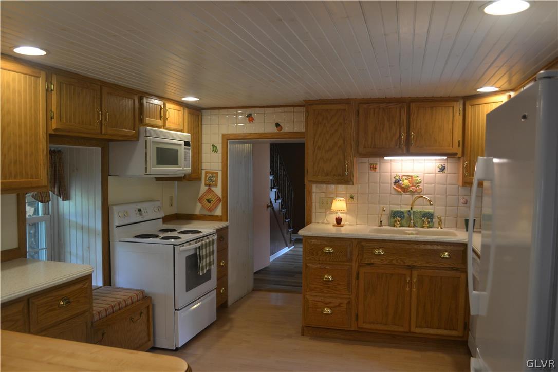 233 Longview Road Boyertown, PA 19512 - Photo 15 of 49 Kitchen