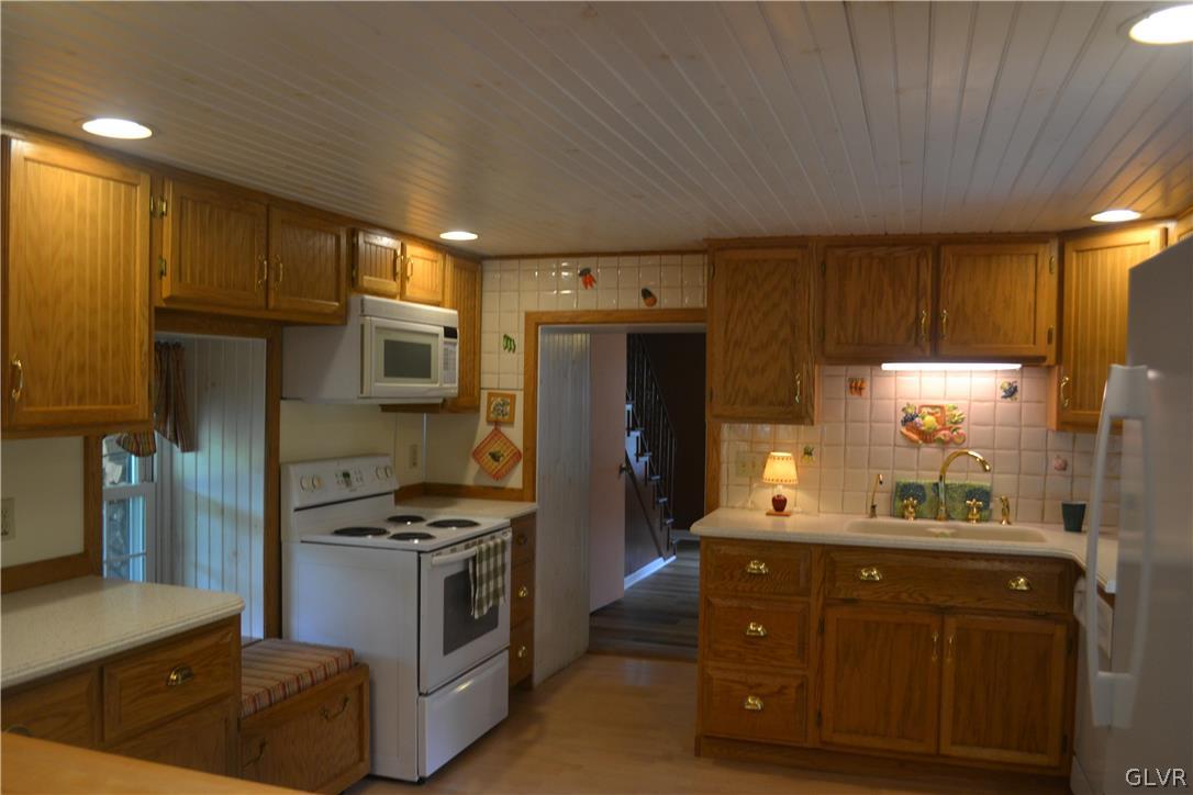 233 Longview Road Boyertown, PA 19512 - Photo 16 of 49 Kitchen