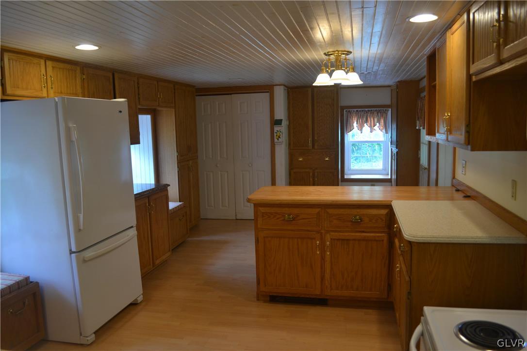 233 Longview Road Boyertown, PA 19512 - Photo 17 of 49 Kitchen
