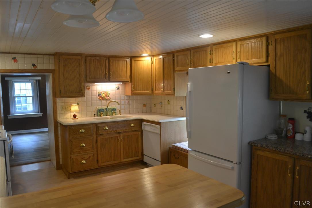 233 Longview Road Boyertown, PA 19512 - Photo 18 of 49 Kitchen