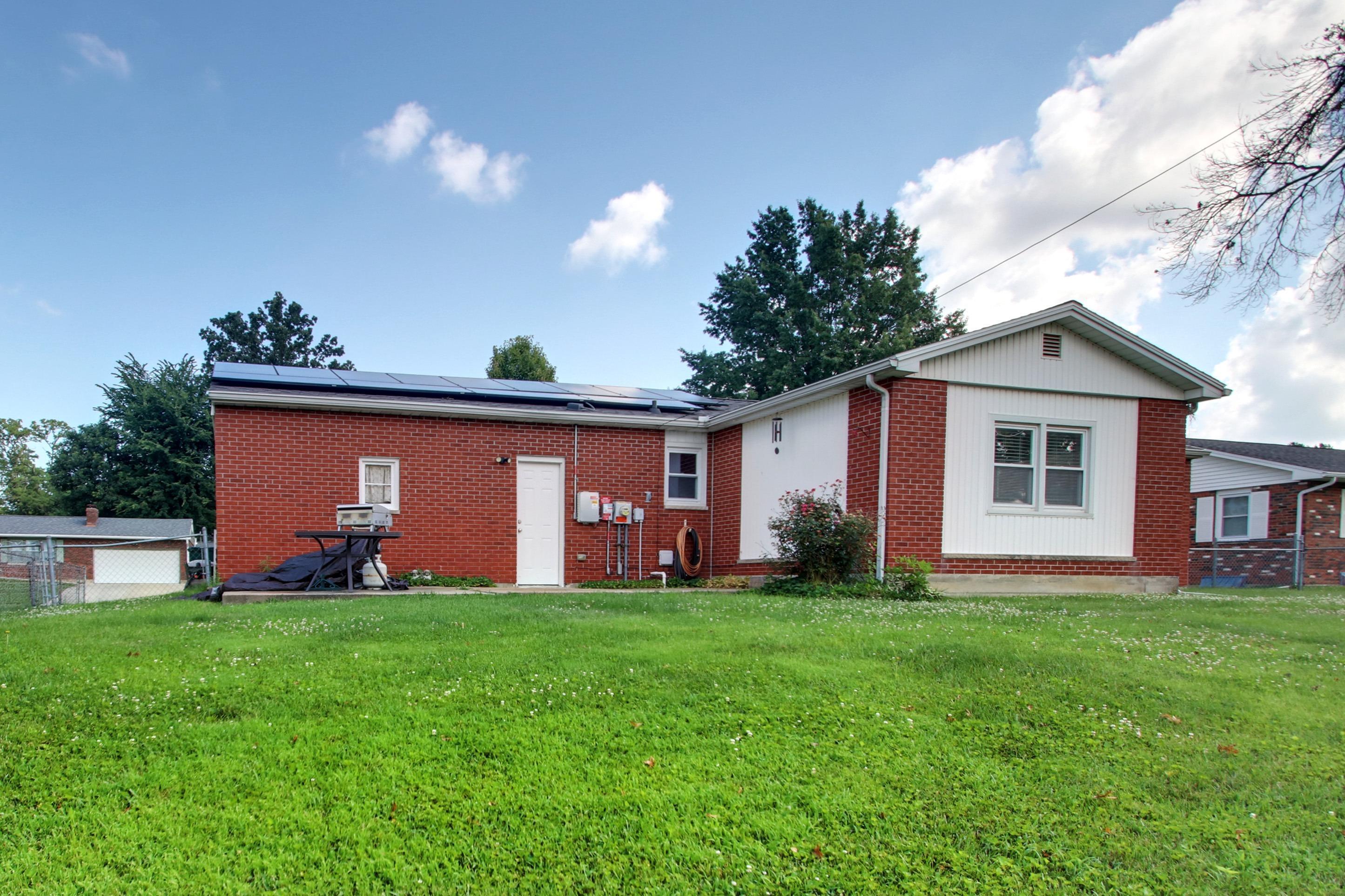 3930 Pine Tree Road Quincy, IL 62305 - Photo 2 of 23