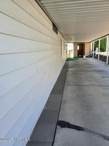 a view of a big room with closet and windows