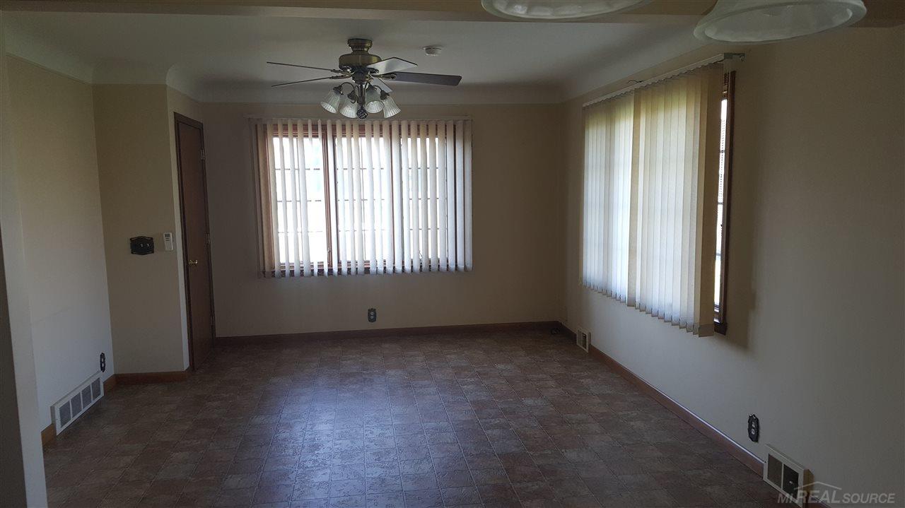 31309971-2.JPG