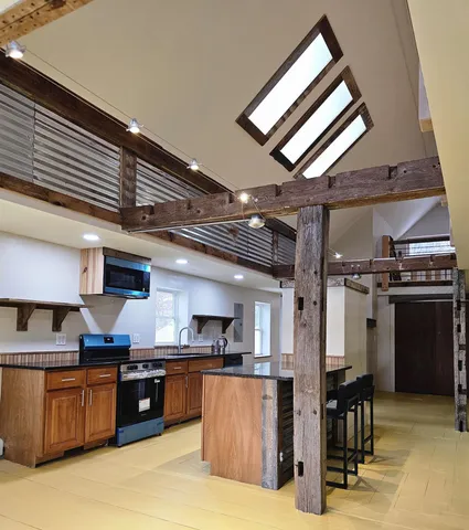 $750,000 | 18 Pine Street, Peterborough, NH 03458