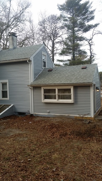 203 Sandwich Road Wareham, MA 02571 - Photo 2 of 17 Gallery Image 2