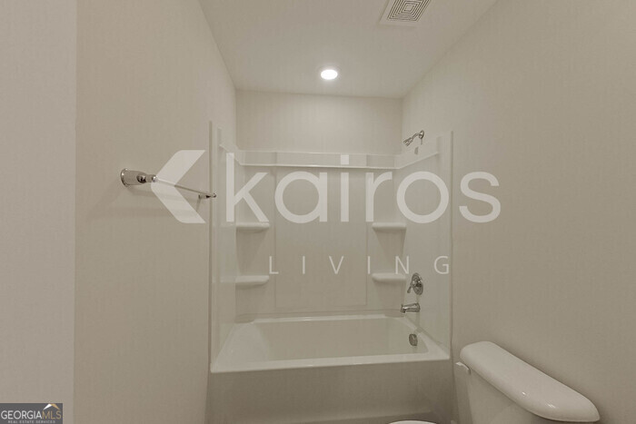 108 St Phillip Way Springfield, GA 31329 - Photo 16 of 29 a bathroom with a bathtub and a shower