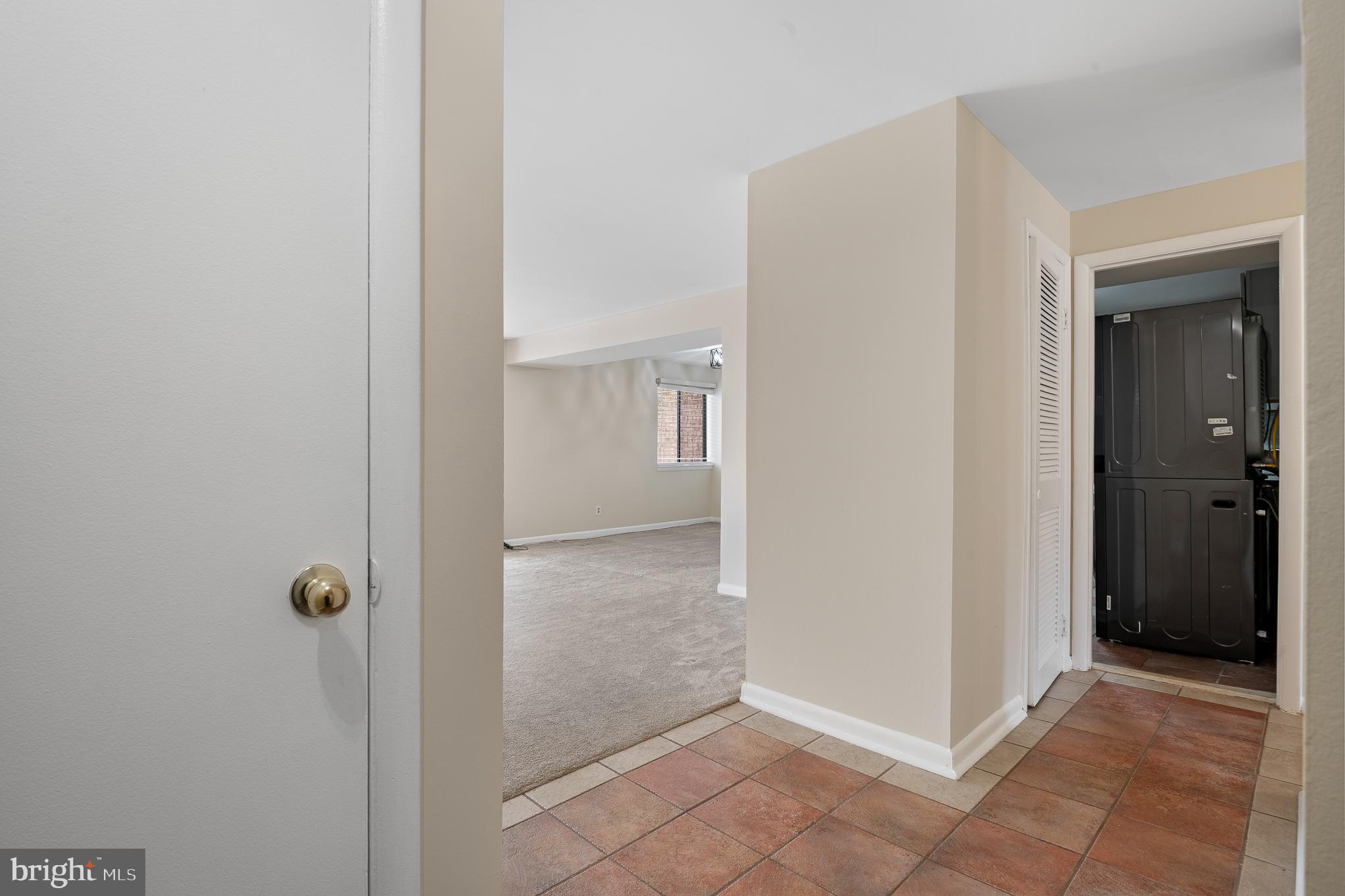 19027 Mills Choice Road, Unit 4 Gaithersburg, MD 20886 - Photo 5 of 41 Inviting entryway with spacious layout.