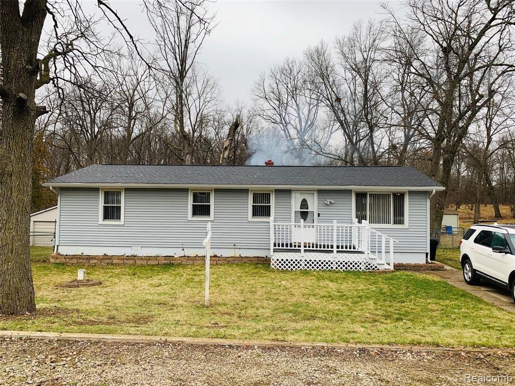 638 Snyder Road Highland, MI 48357 - Photo 3 of 17