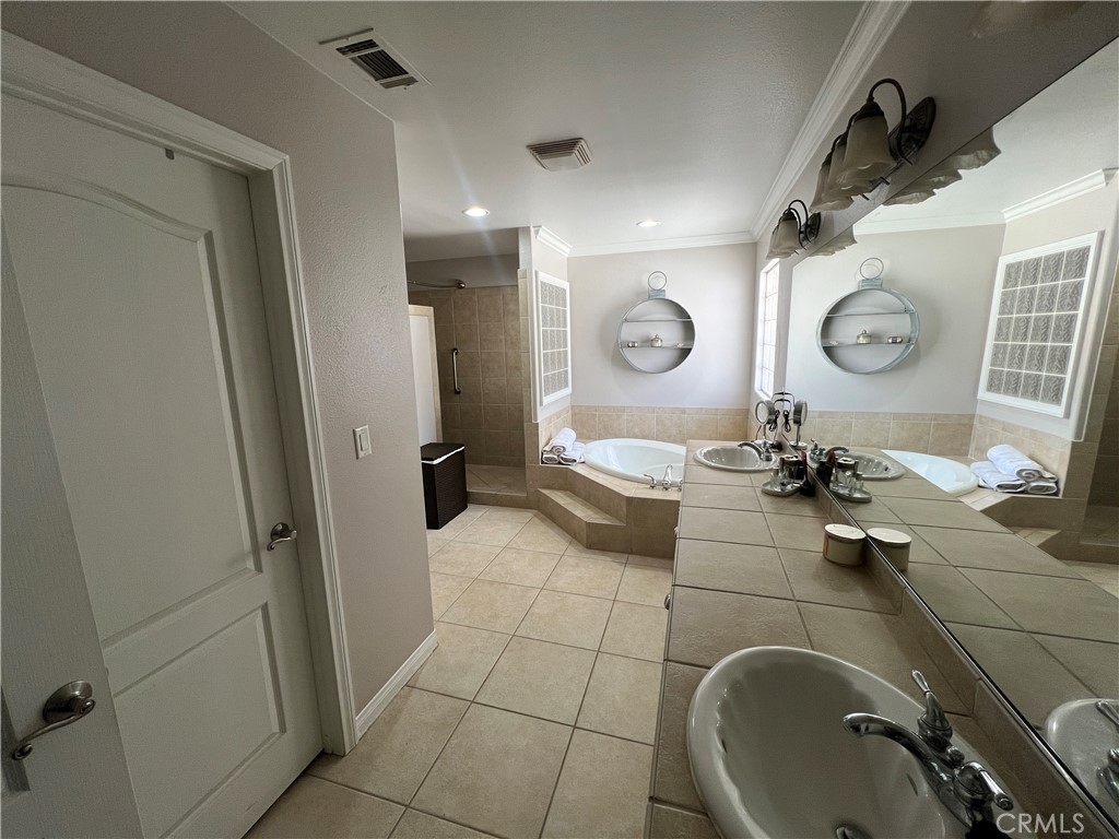 6750 Oak Hill Road Hesperia, CA 92344 - Photo 11 of 15 Master bathroom