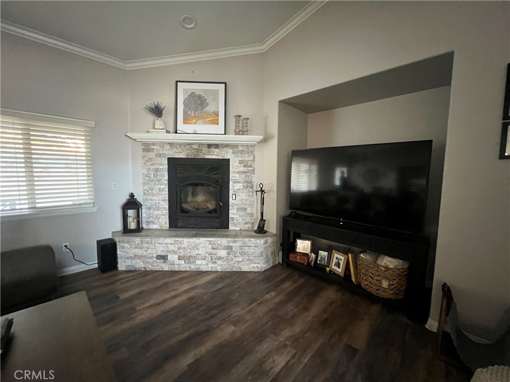 6750 Oak Hill Road Hesperia, CA 92344 - Photo 5 of 15 family room