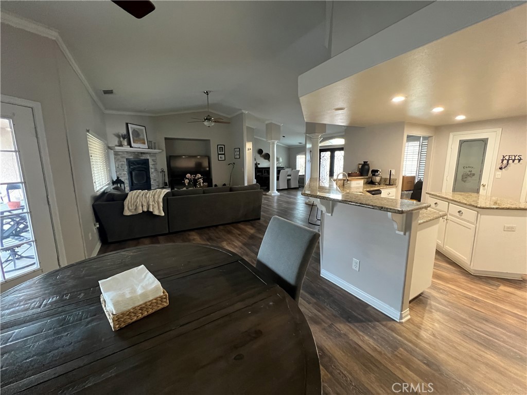 6750 Oak Hill Road Hesperia, CA 92344 - Photo 6 of 15 Family room