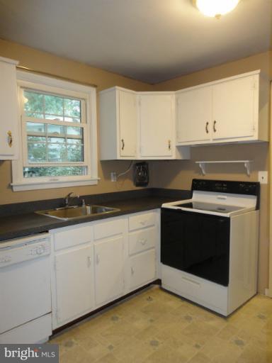 19 Severndale Road Severna Park, MD 21146 - Photo 18 of 20 Kitchen