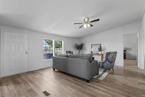 $267,500 | 5705 Texas Street, Joshua, TX 76058