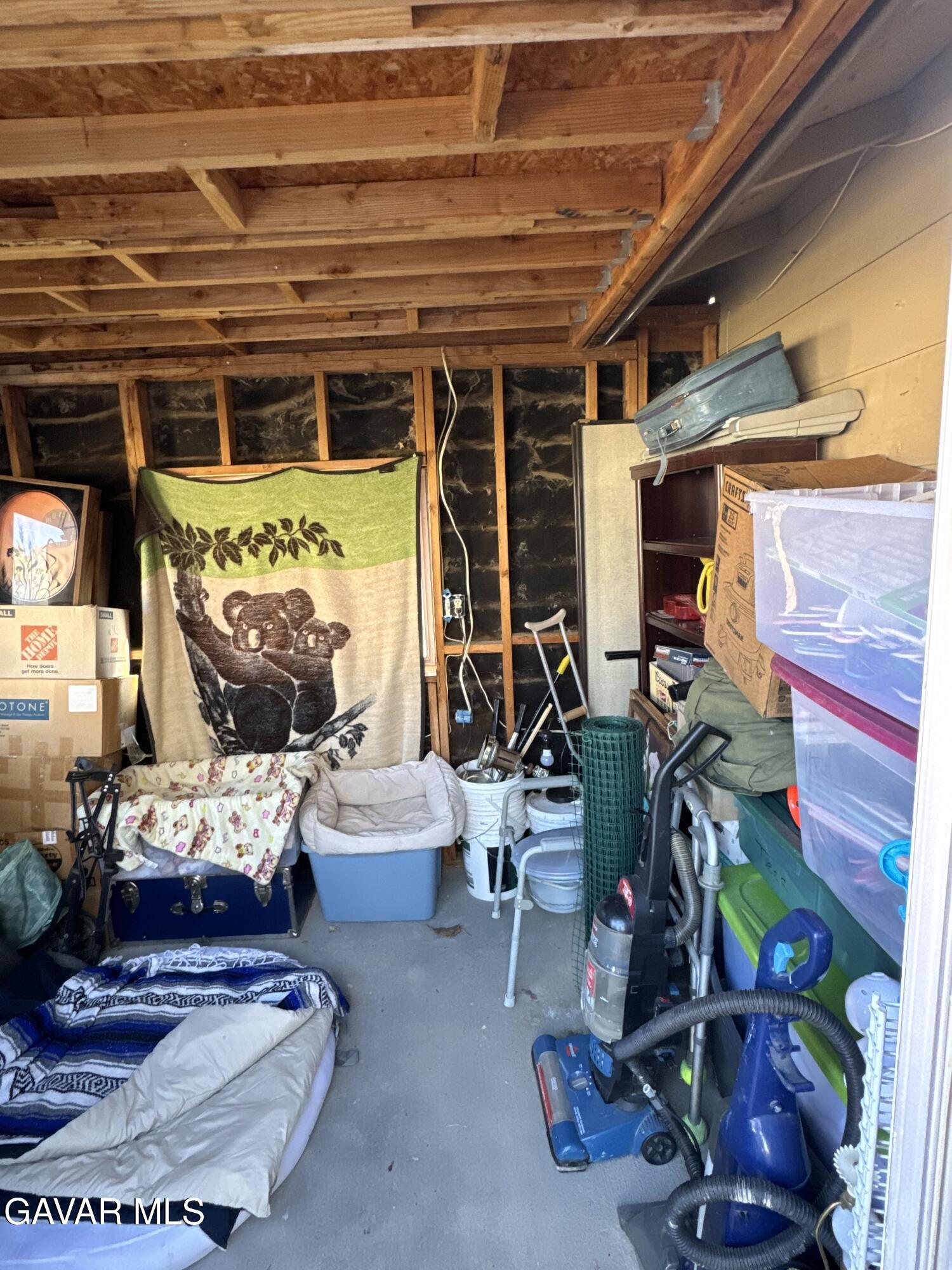 21400 Jupiter Place California City, CA 93505 - Photo 10 of 13 a room with gym equipment