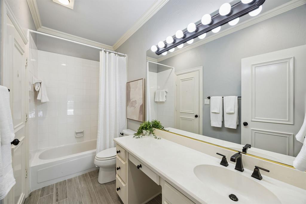 19 Windsor Ridge Frisco, TX 75034 - Photo 31 of 40 En-Suite Bath