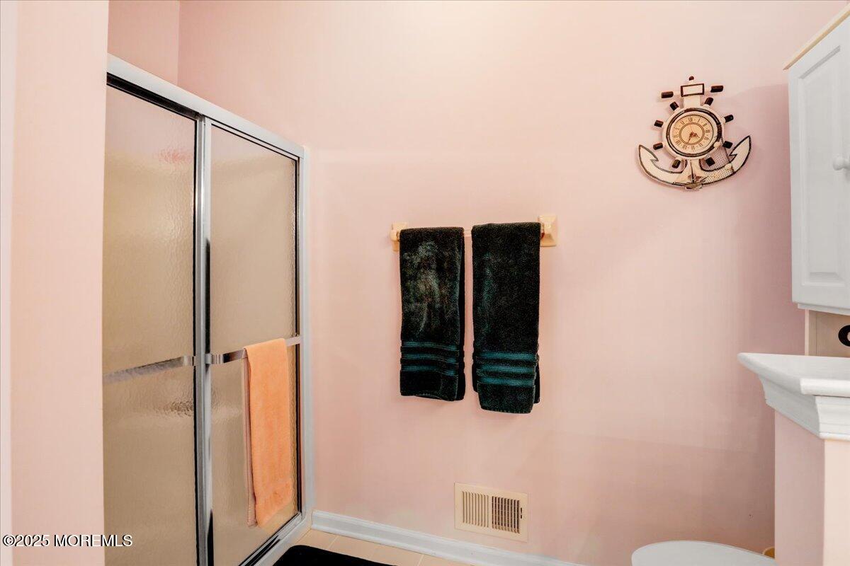 14 Congressional Road Jackson, NJ 08527 - Photo 22 of 51 22-Primary Bathroom