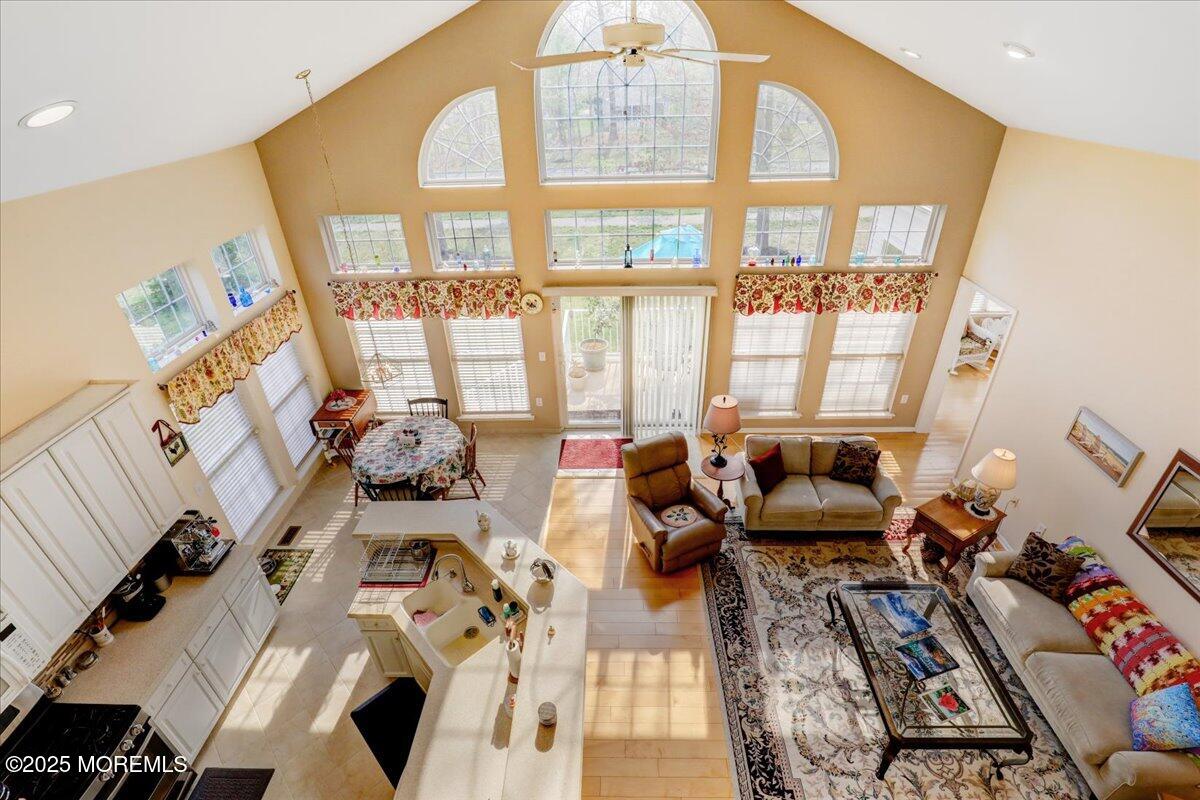 14 Congressional Road Jackson, NJ 08527 - Photo 26 of 51 26-Family and Kitchen