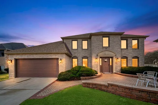 $760,000 | 18 Newgate Avenue, Naperville, IL 60565