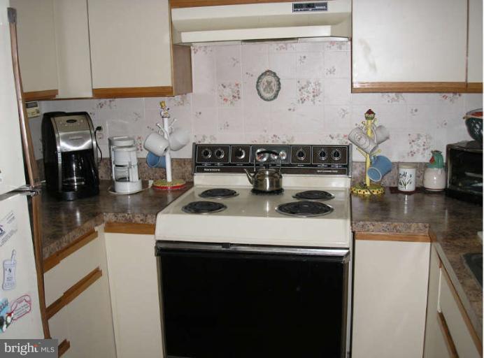 1951 Sagewood Lane, Unit 421 Reston, VA 20191 - Photo 6 of 22 Kitchen with beautiful updated countertops