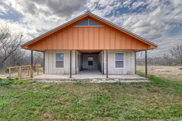 $305,000 | 6425 West Us Highway 90, Uvalde, TX 78801