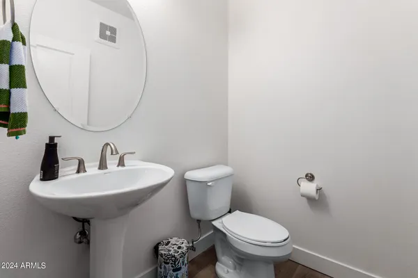 a en suite bathroom with a sink and a mirror