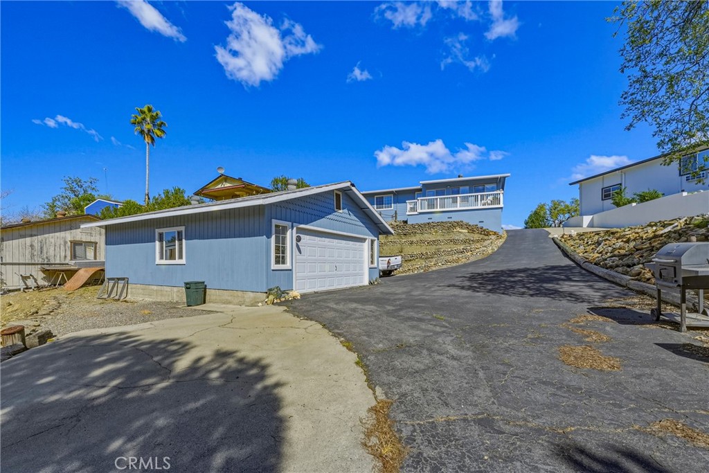 9810 Boat Club Snelling, CA 95369 - Photo 40 of 51 a view of a house with a patio