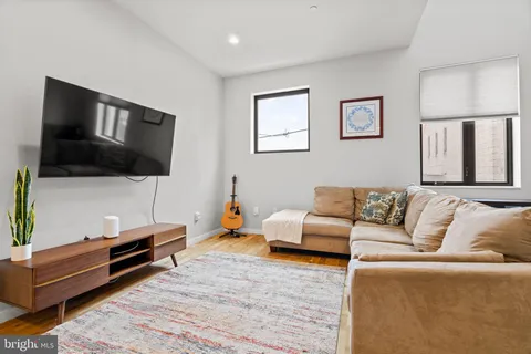 $525,000 | 1720 Folsom Street, Unit B, Philadelphia, PA 19130