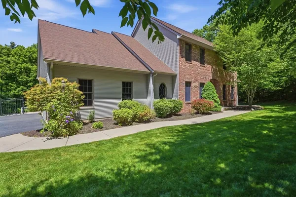 $850,000 | 2 Highview Circle, Wilbraham, MA 01095
