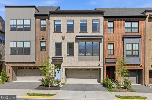 $965,000 | 5517 Valmarana Way, Alexandria, VA 22312