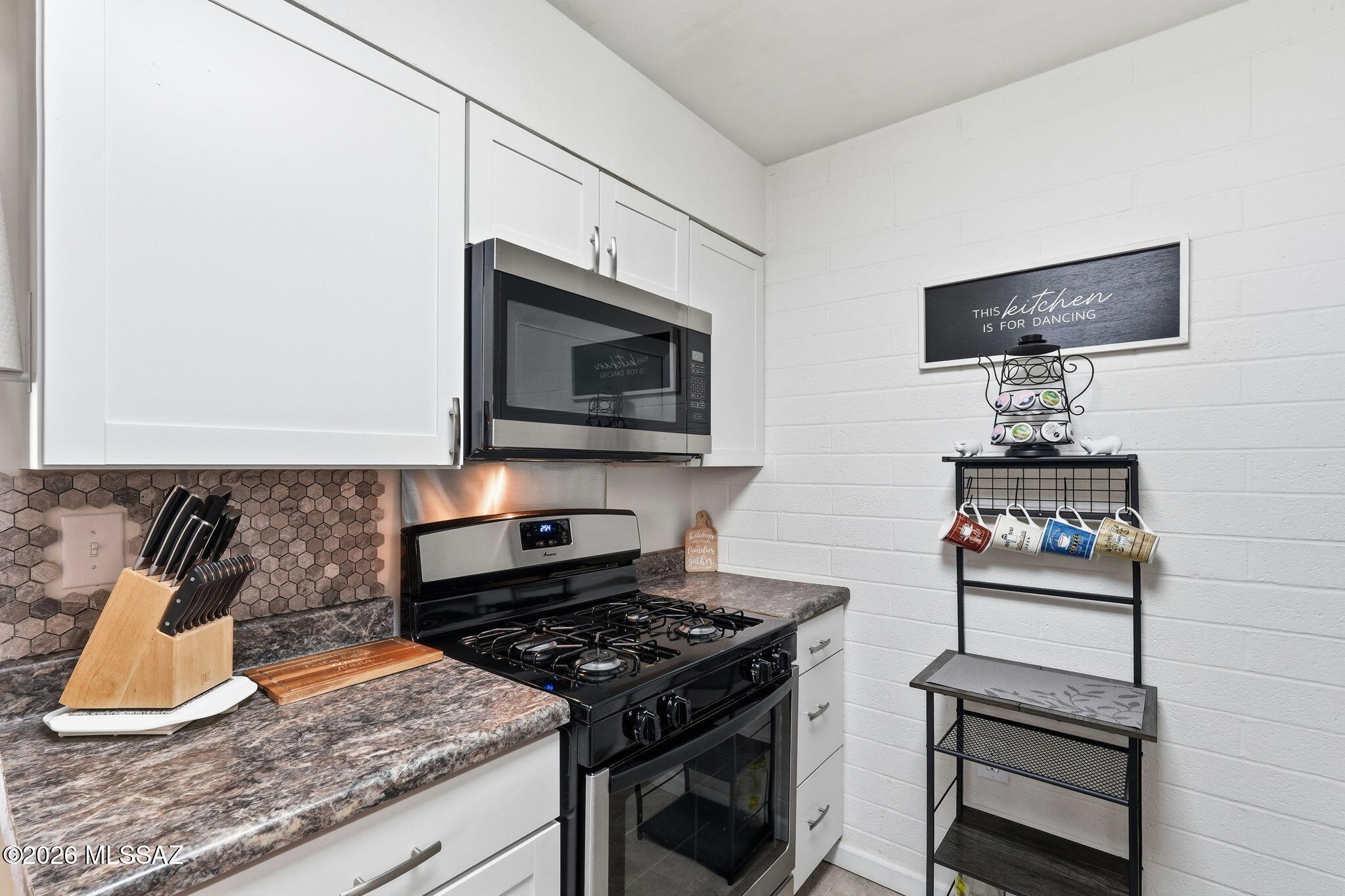 396 North Silverbell Road, Unit A Tucson, AZ 85745 - Photo 10 of 23 kitchen