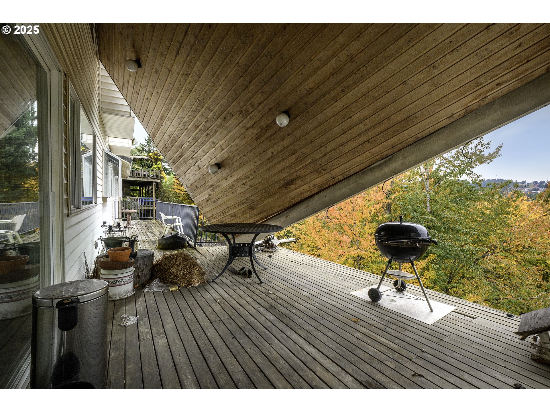 16333 Southwest Timberland Drive Beaverton, OR 97007 - Photo 15 of 42 a view of living room with furniture and wooden floor