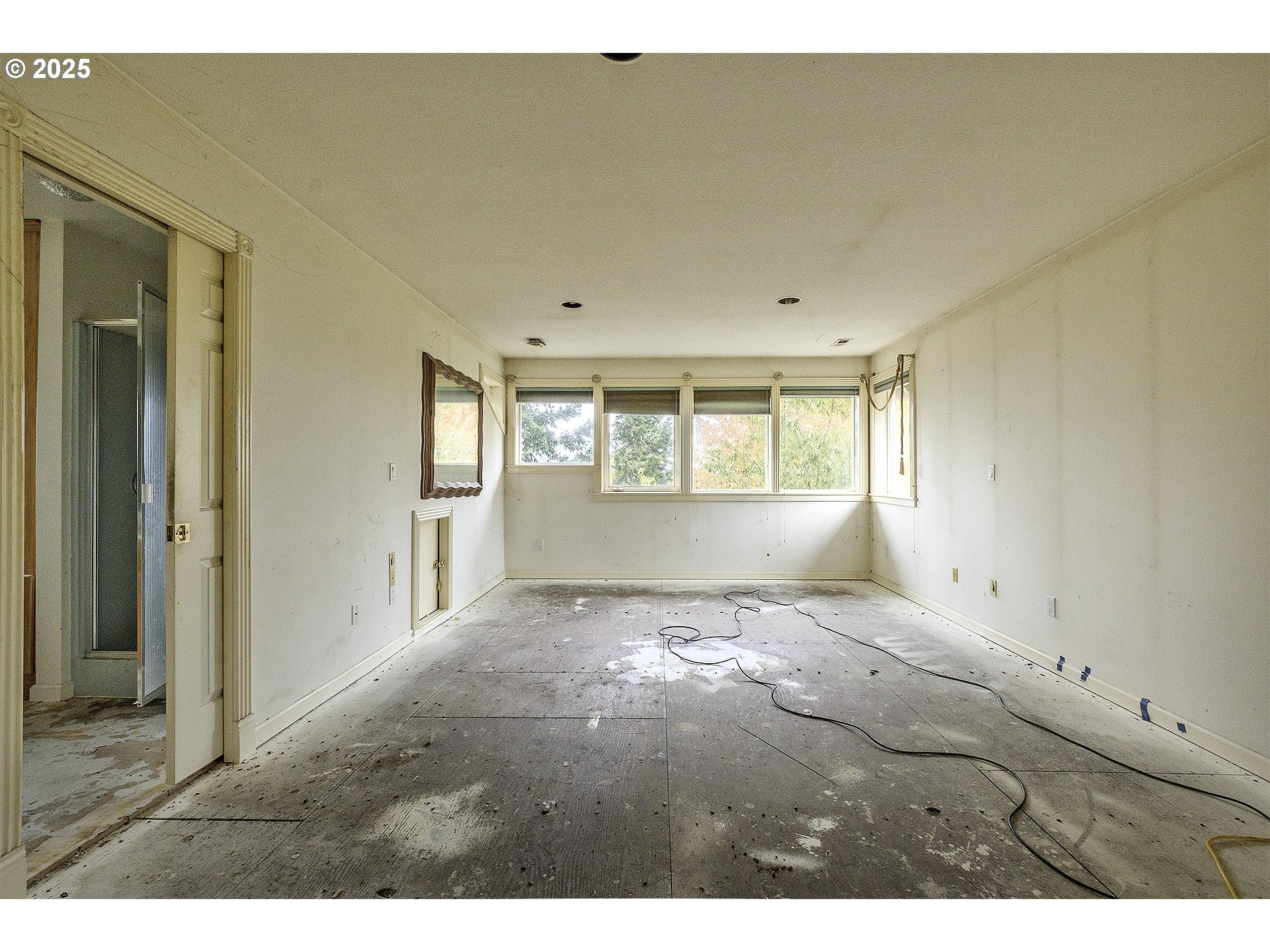 16333 Southwest Timberland Drive Beaverton, OR 97007 - Photo 20 of 42 a view of empty room with windows