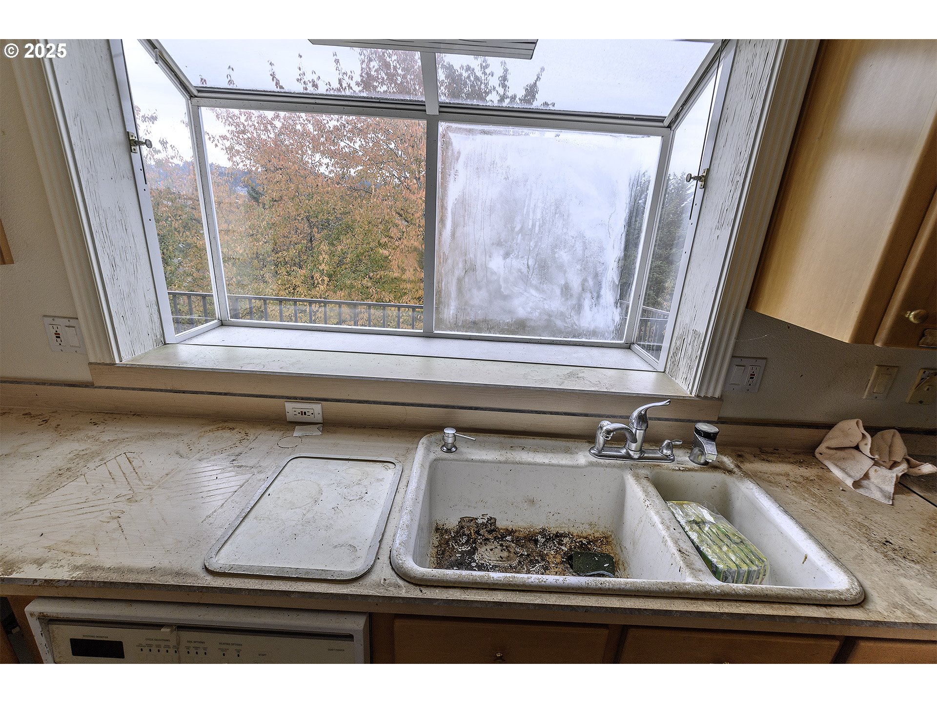 16333 Southwest Timberland Drive Beaverton, OR 97007 - Photo 8 of 42 a view of a sink and a mirror