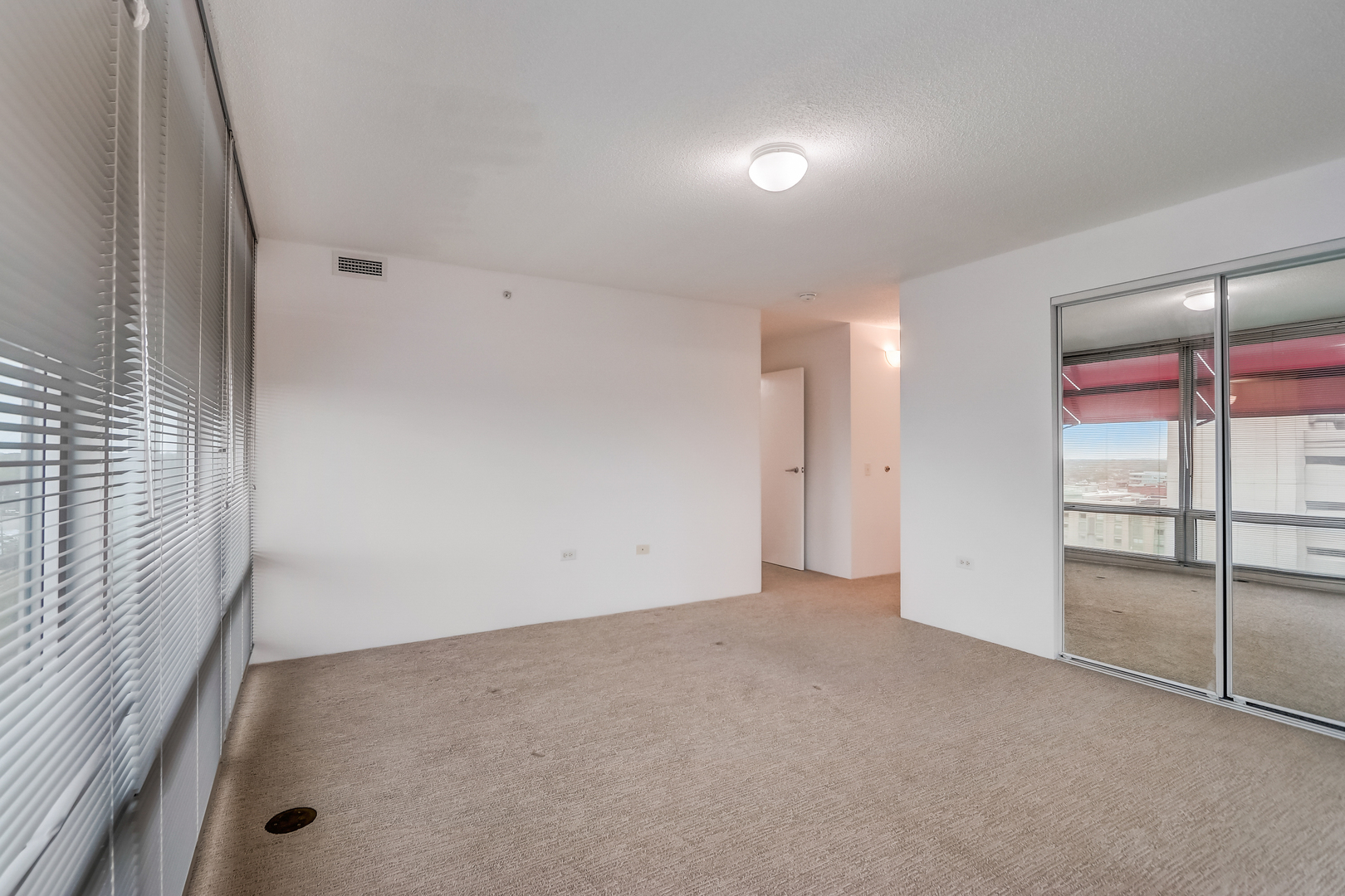 800 Elgin Road, Unit 1220 Evanston, IL 60201 - Photo 21 of 39 a view of an empty room