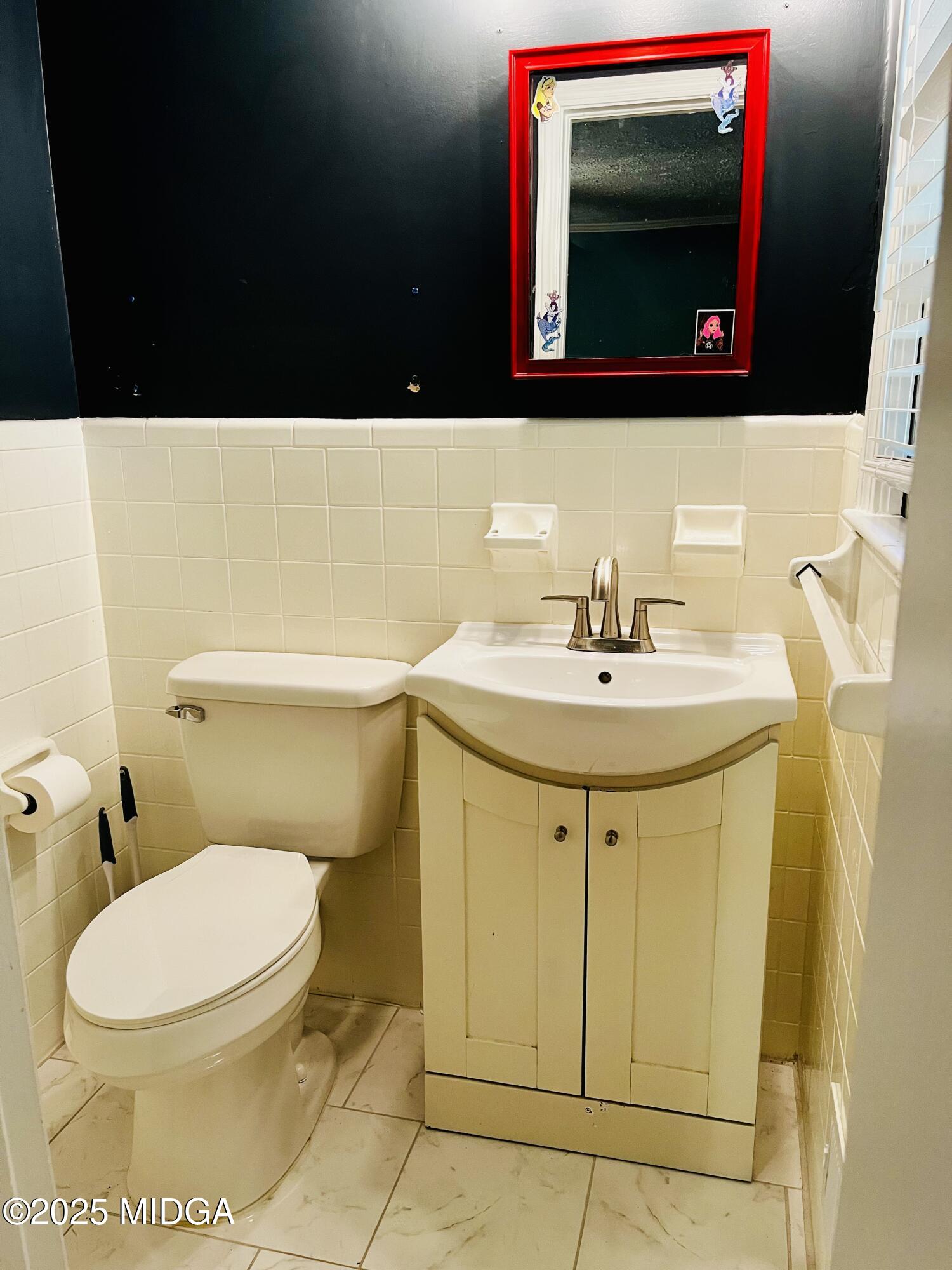 1246 Newport Road Macon, GA 31210 - Photo 12 of 25 Master bathroom