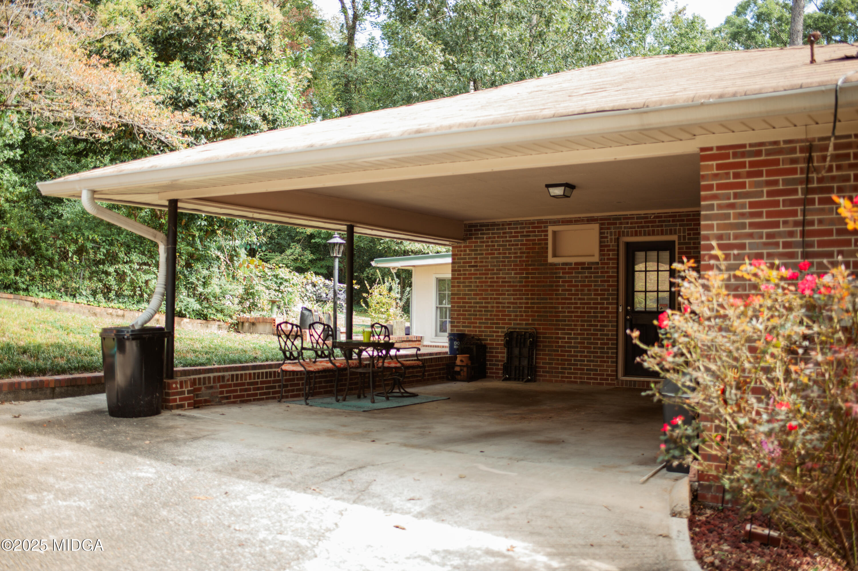 1246 Newport Road Macon, GA 31210 - Photo 20 of 25 Carport