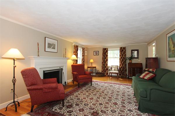 41 Sutton Road Needham, MA 02492 - Photo 5 of 18